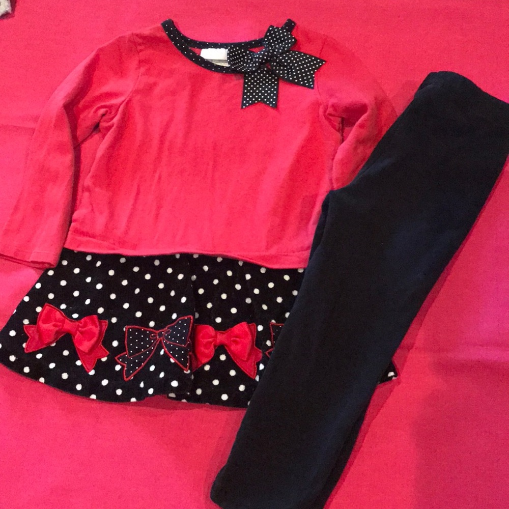 Little girl’s 24M outfit.